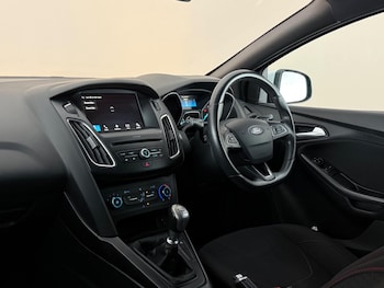 Used Ford Focus 2017 for sale - 79605938: Photo