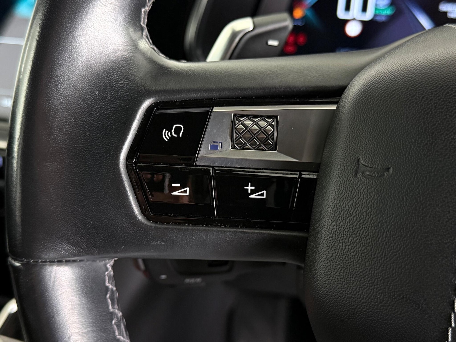 Used DS Automobiles DS 7 Crossback 2023 for sale - 77181359: Photo 17