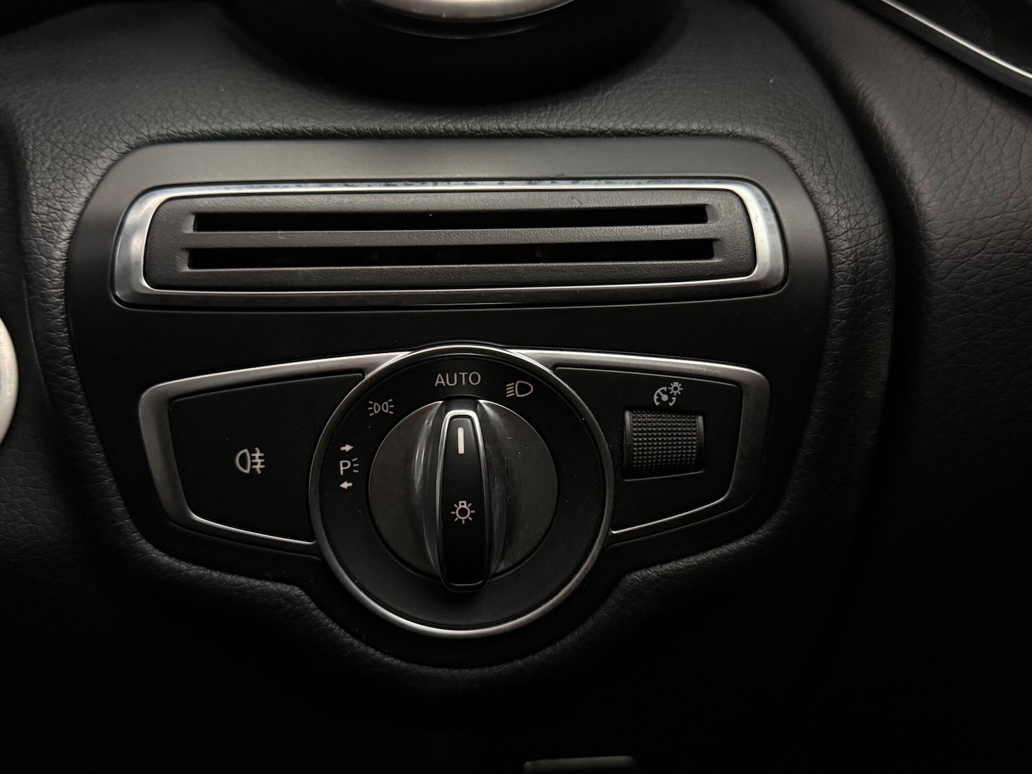 Used Mercedes-Benz GLC 2018 for sale - 76620368: Photo 31