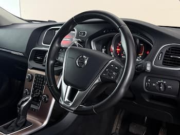 Used Volvo V40 Cross Country 2018 for sale - 79688615: Photo