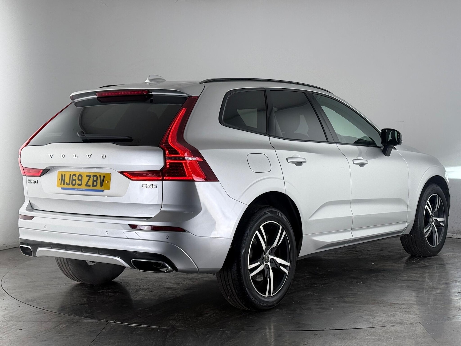 Used Volvo XC60 2019 for sale - 77246244: Photo 3