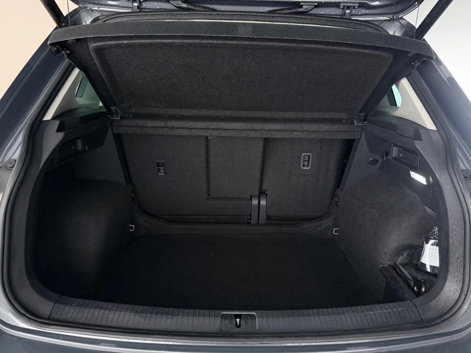 Used Volkswagen T-Roc 2023 for sale - 78048300: Photo 2