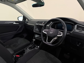 Used Volkswagen T-Roc 2023 for sale - 78048300: Photo