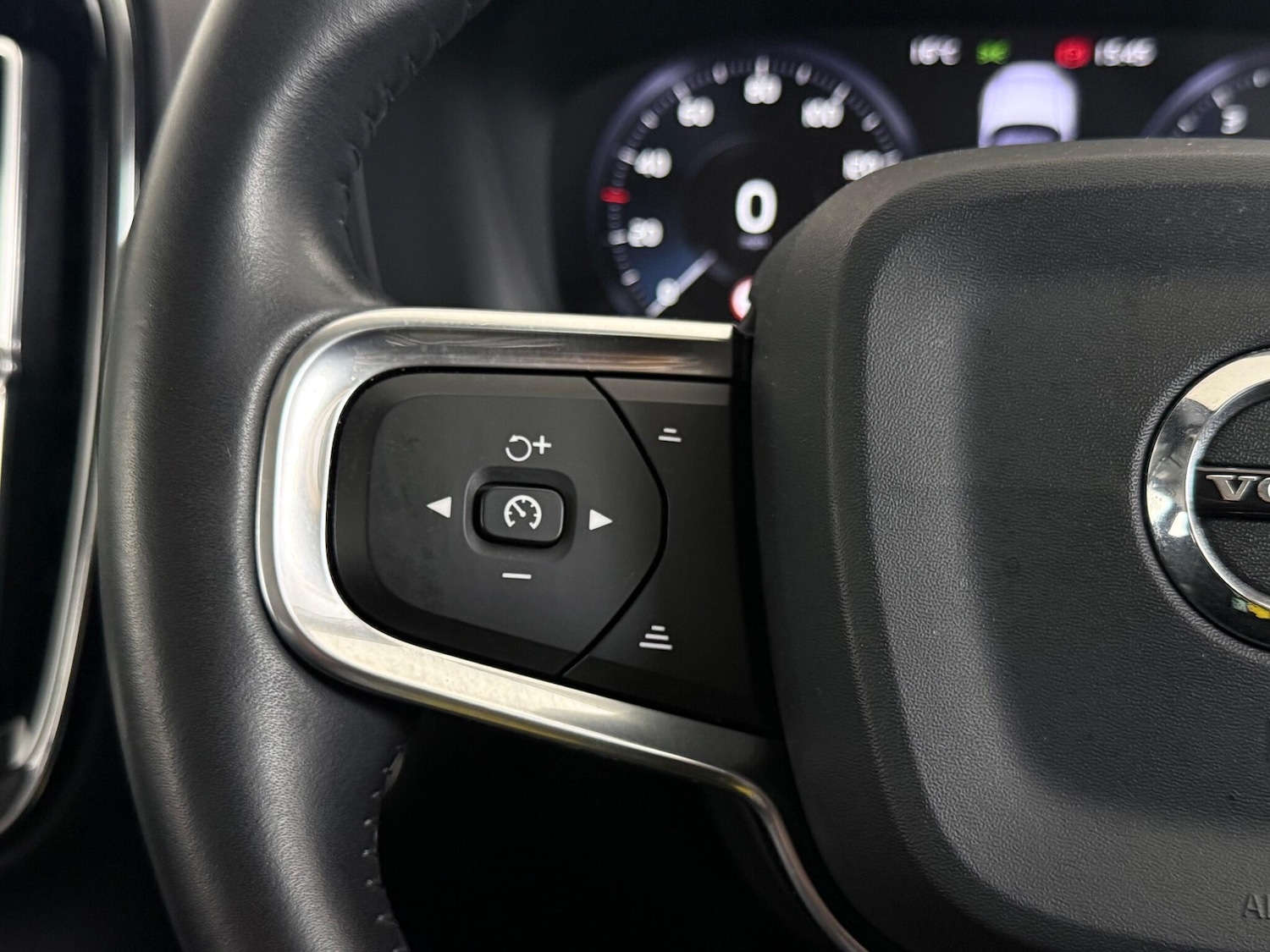 Used Volvo XC40 2019 for sale - 76468799: Photo 29