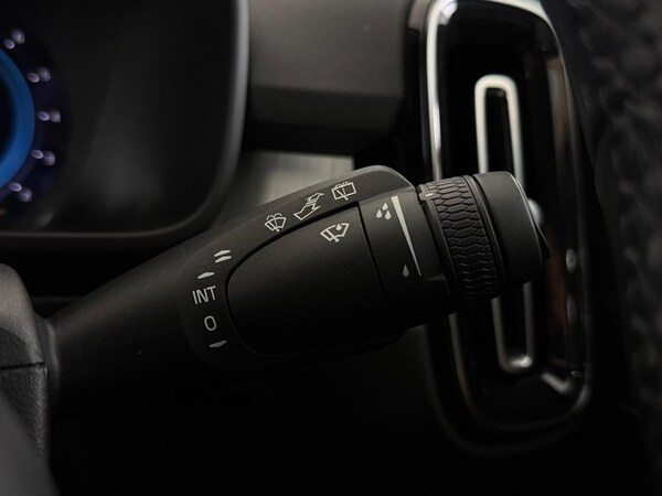 Used Volvo XC40 2022 for sale - 76286129: Photo 28