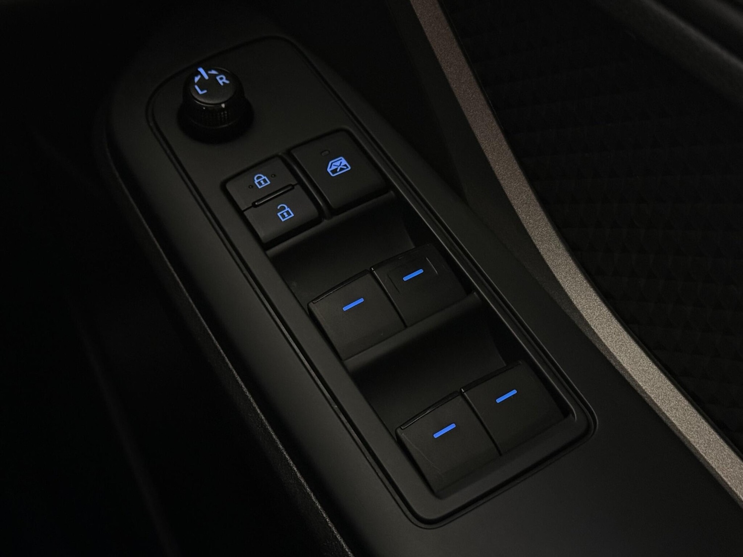 Used Toyota C-HR 2021 for sale - 76468462: Photo 41