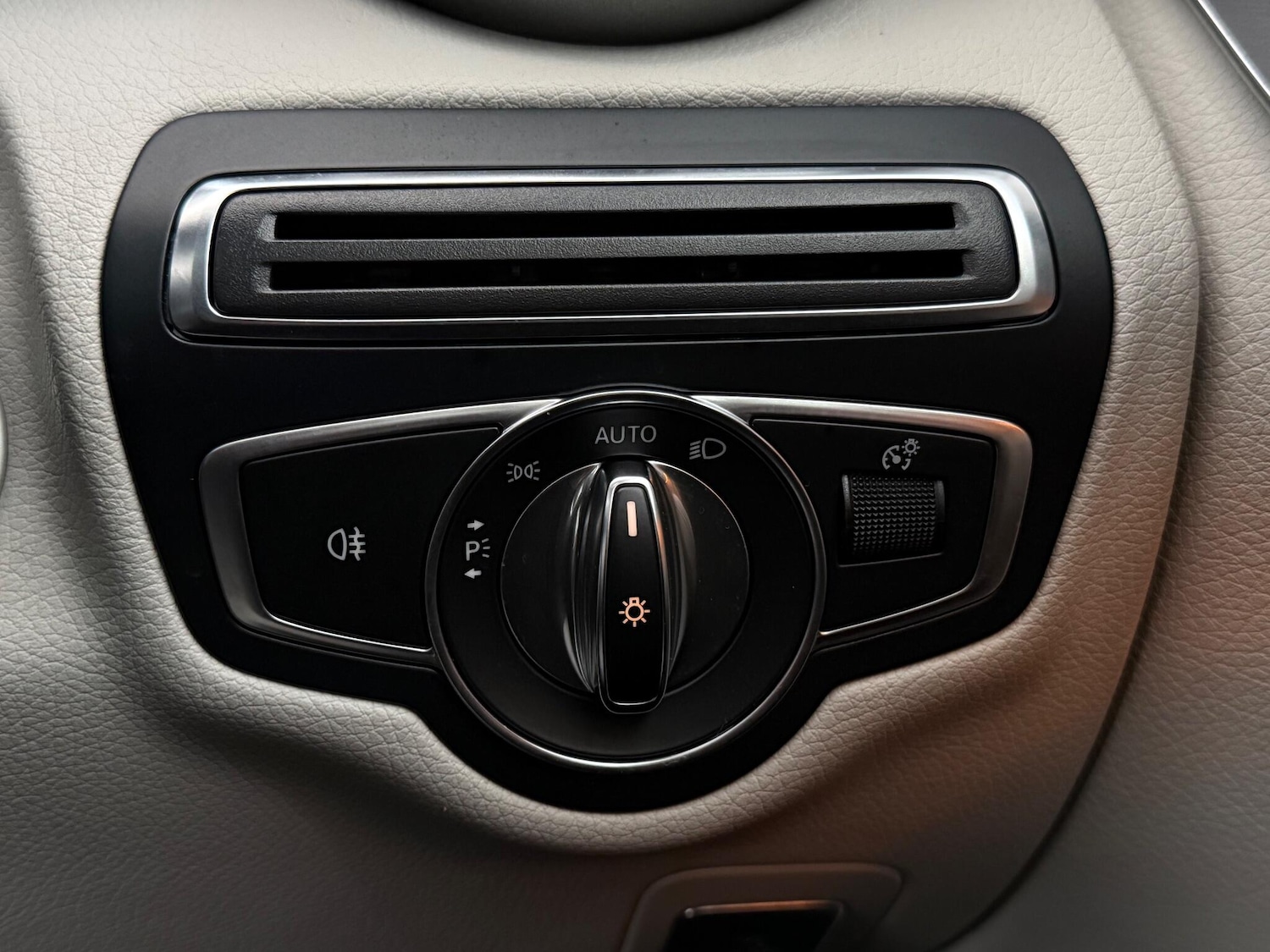 Used Mercedes-Benz C Class 2017 for sale - 76468283: Photo 37