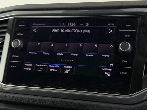 Used Volkswagen T-Roc 2021 for sale - 75602436: Photo 32