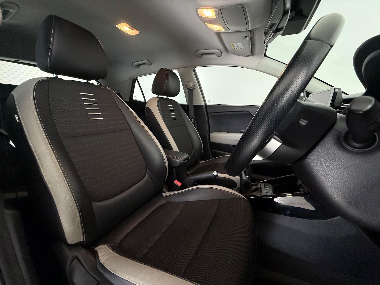 Used Kia Stonic 2020 for sale - 76645625: Photo 15