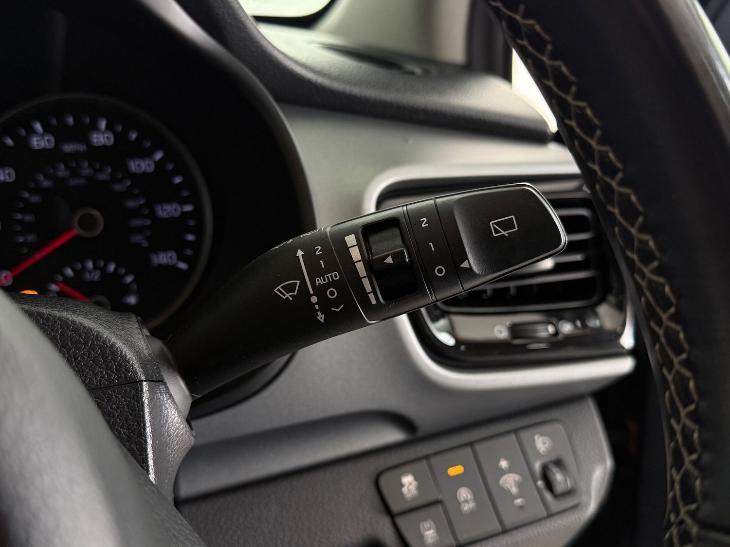 Used Kia Stonic 2020 for sale - 76645625: Photo 28