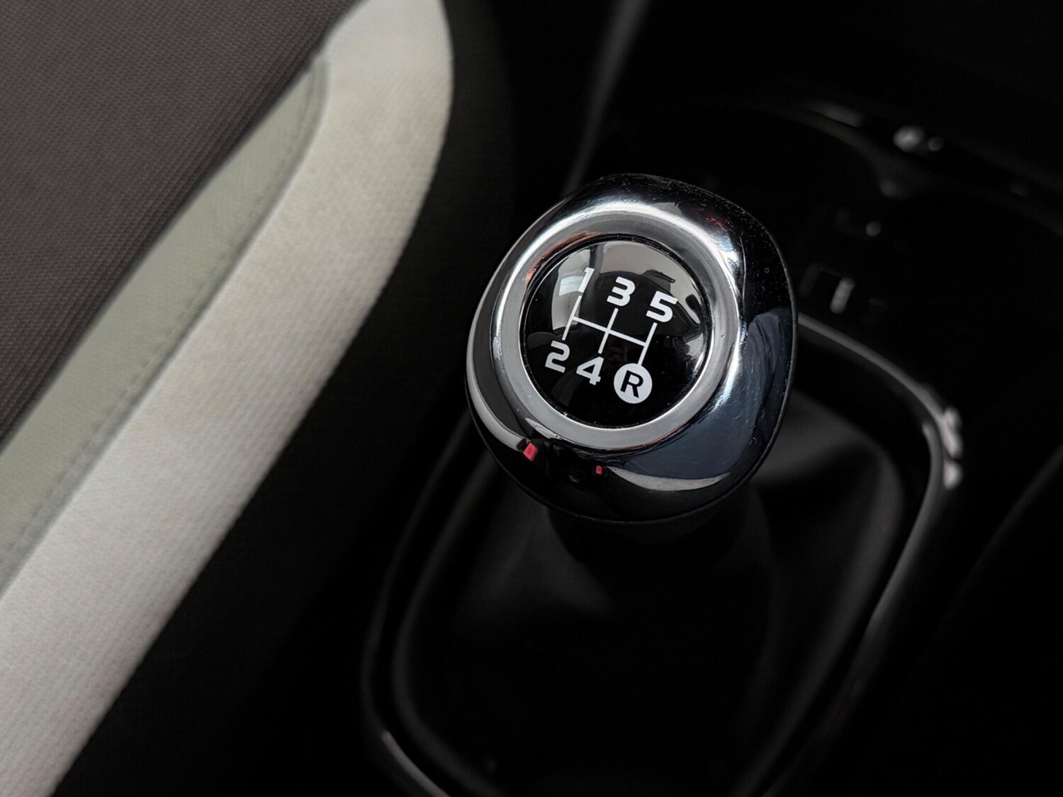 Used Toyota AYGO 2018 for sale - 77497598: Photo 30