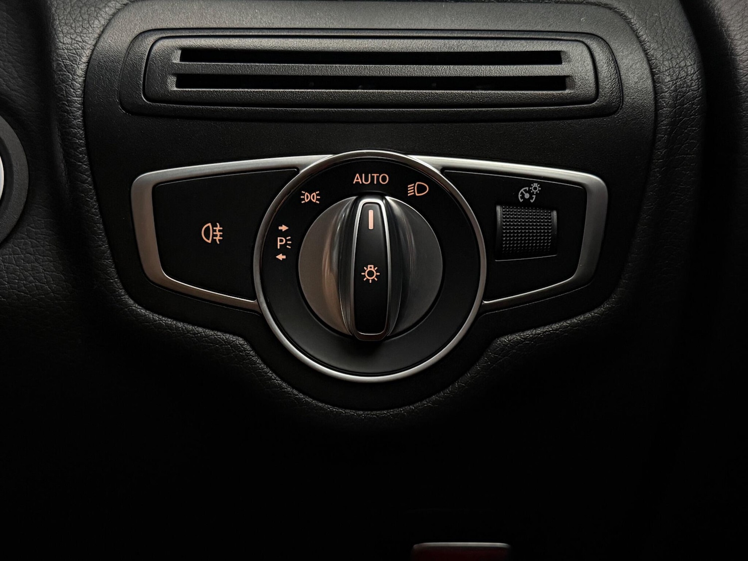 Used Mercedes-Benz GLC 2022 for sale - 77243001: Photo 32