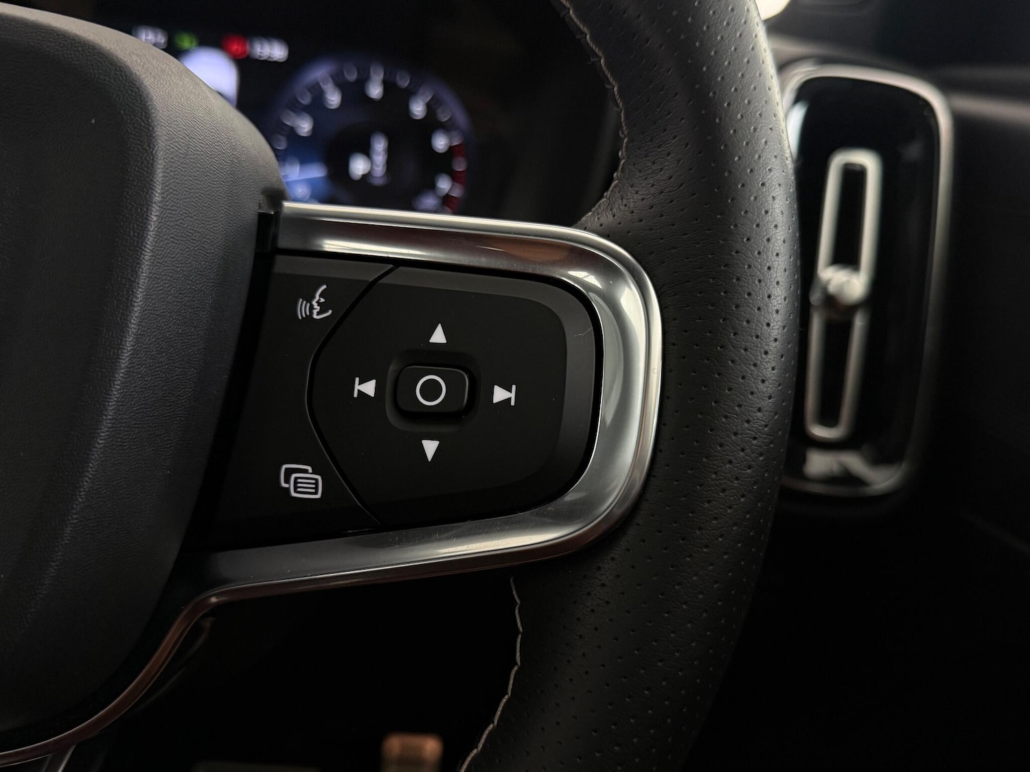 Used Volvo XC40 2018 for sale - 76468519: Photo 28