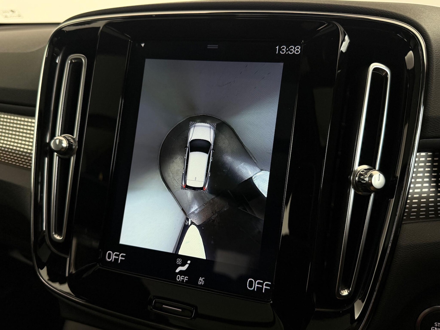 Used Volvo XC40 2018 for sale - 76468519: Photo 32