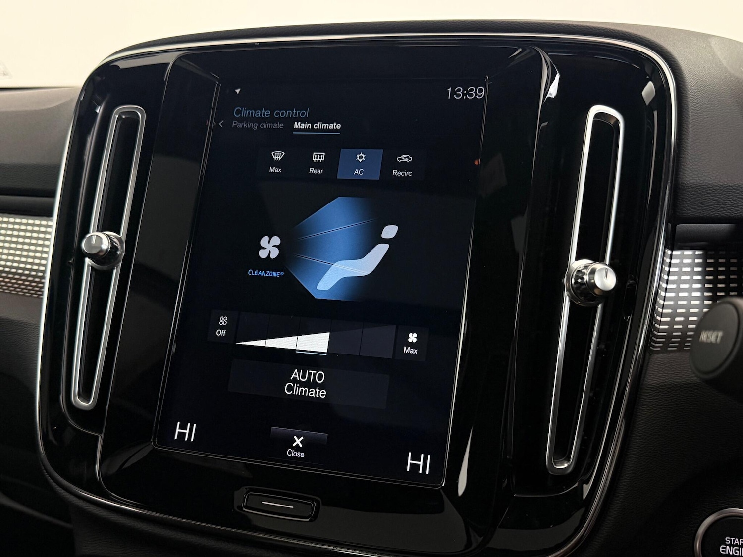 Used Volvo XC40 2018 for sale - 76468519: Photo 33