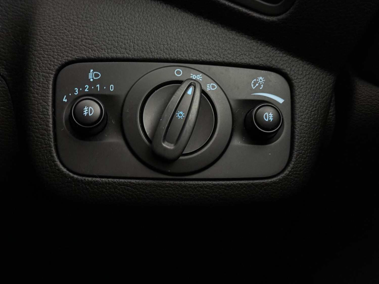 Used Ford Kuga 2018 for sale - 76993125: Photo 29