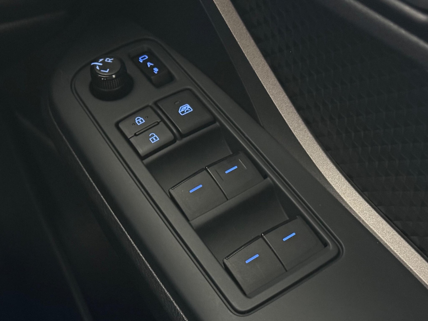 Used Toyota C-HR 2022 for sale - 77246696: Photo 23