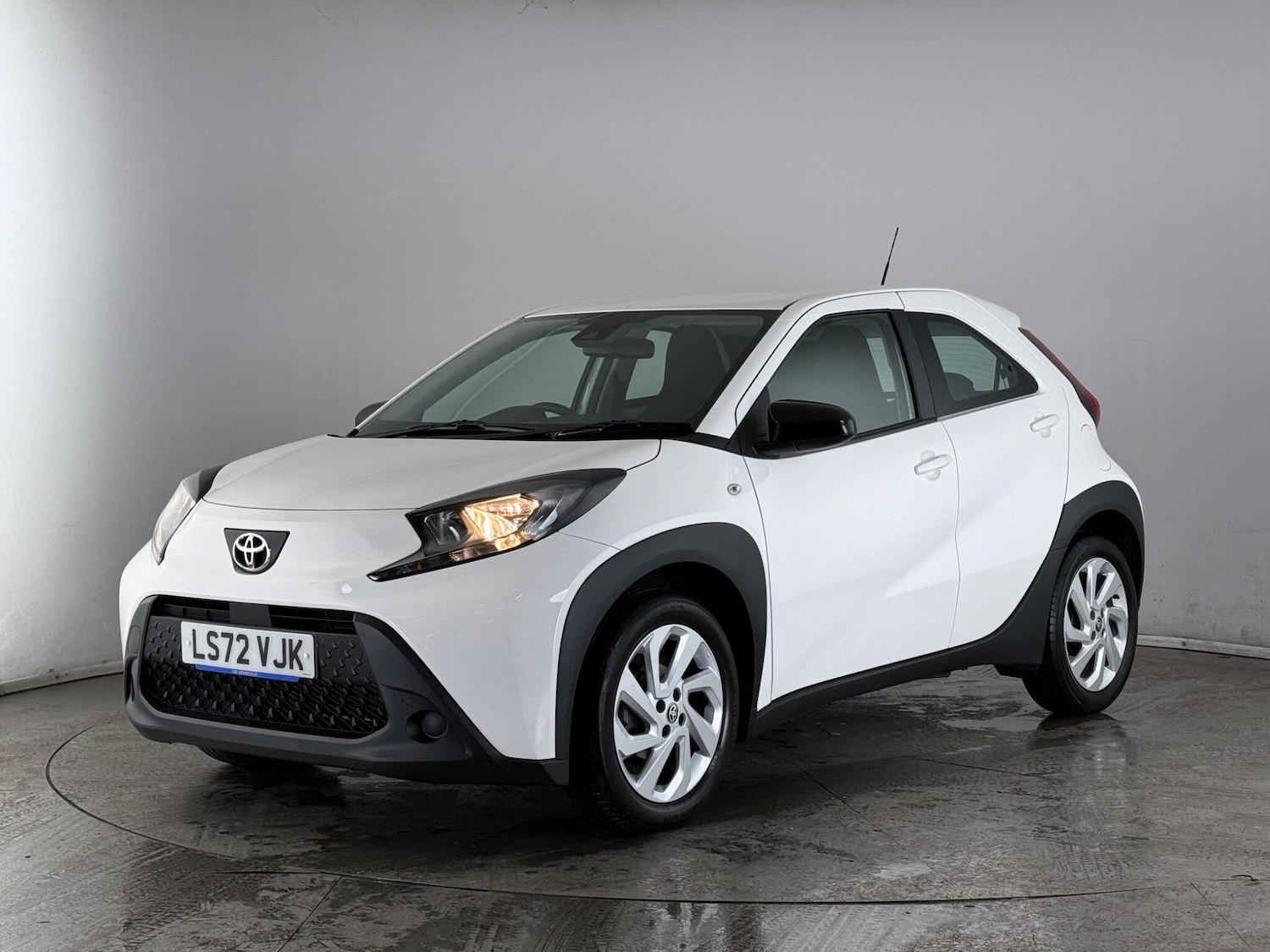 Used Toyota Aygo X 2022 for sale - 77364844: Photo 2