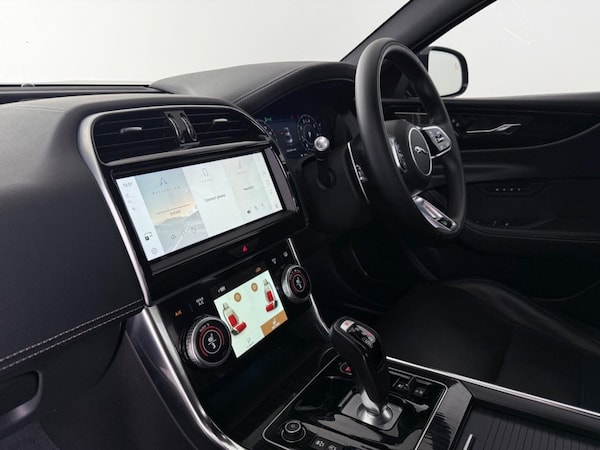Used Jaguar XE 2021 for sale - 76279733: Photo 16
