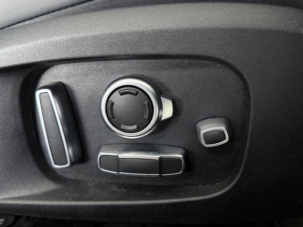 Used Jaguar XE 2021 for sale - 76279733: Photo 25