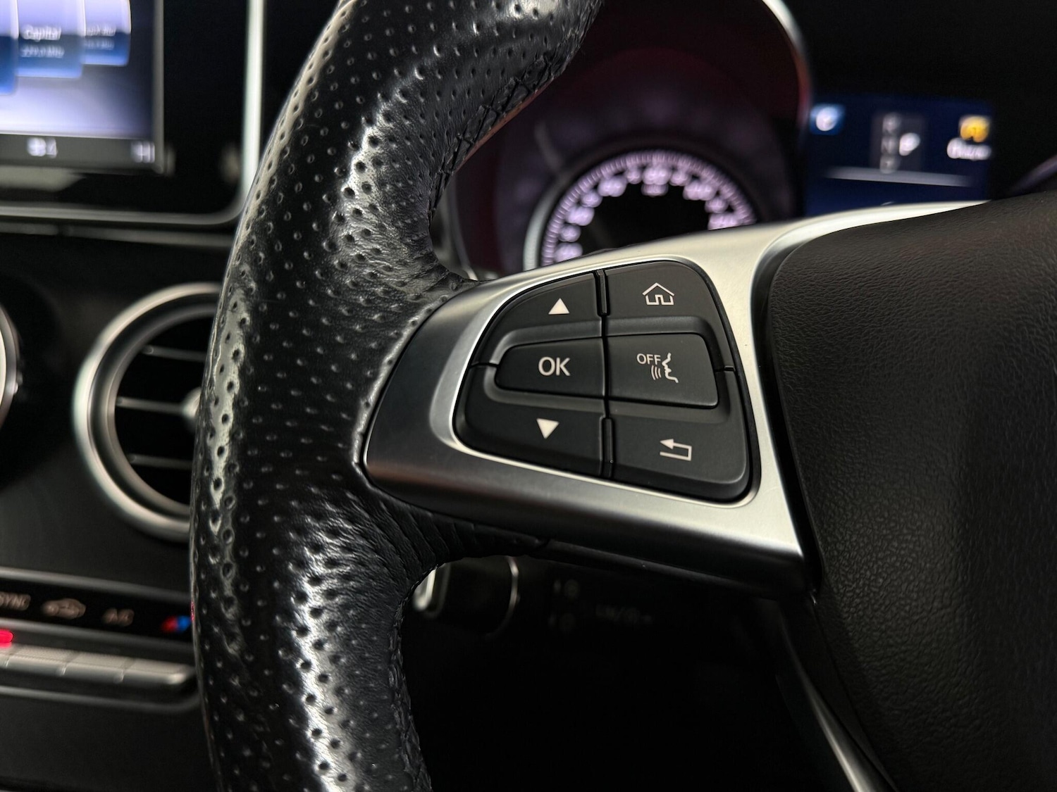 Used Mercedes-Benz GLC 2018 for sale - 77181209: Photo 19