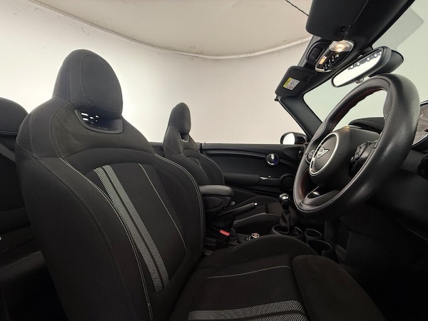 Used MINI Convertible 2019 for sale - 76280297: Photo 16