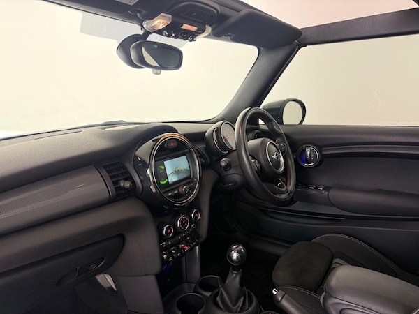 Used MINI Convertible 2019 for sale - 76280297: Photo 17