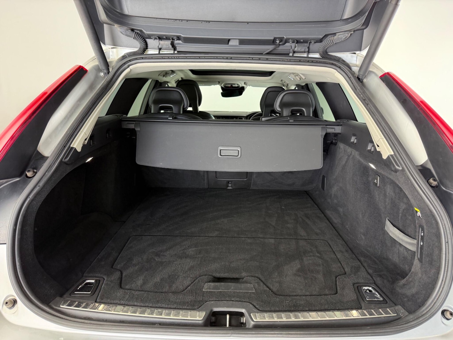 Used Volvo V90 2017 for sale - 77181177: Photo 9