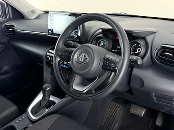 Used Toyota Yaris Cross 2023 for sale - 79121942: Photo