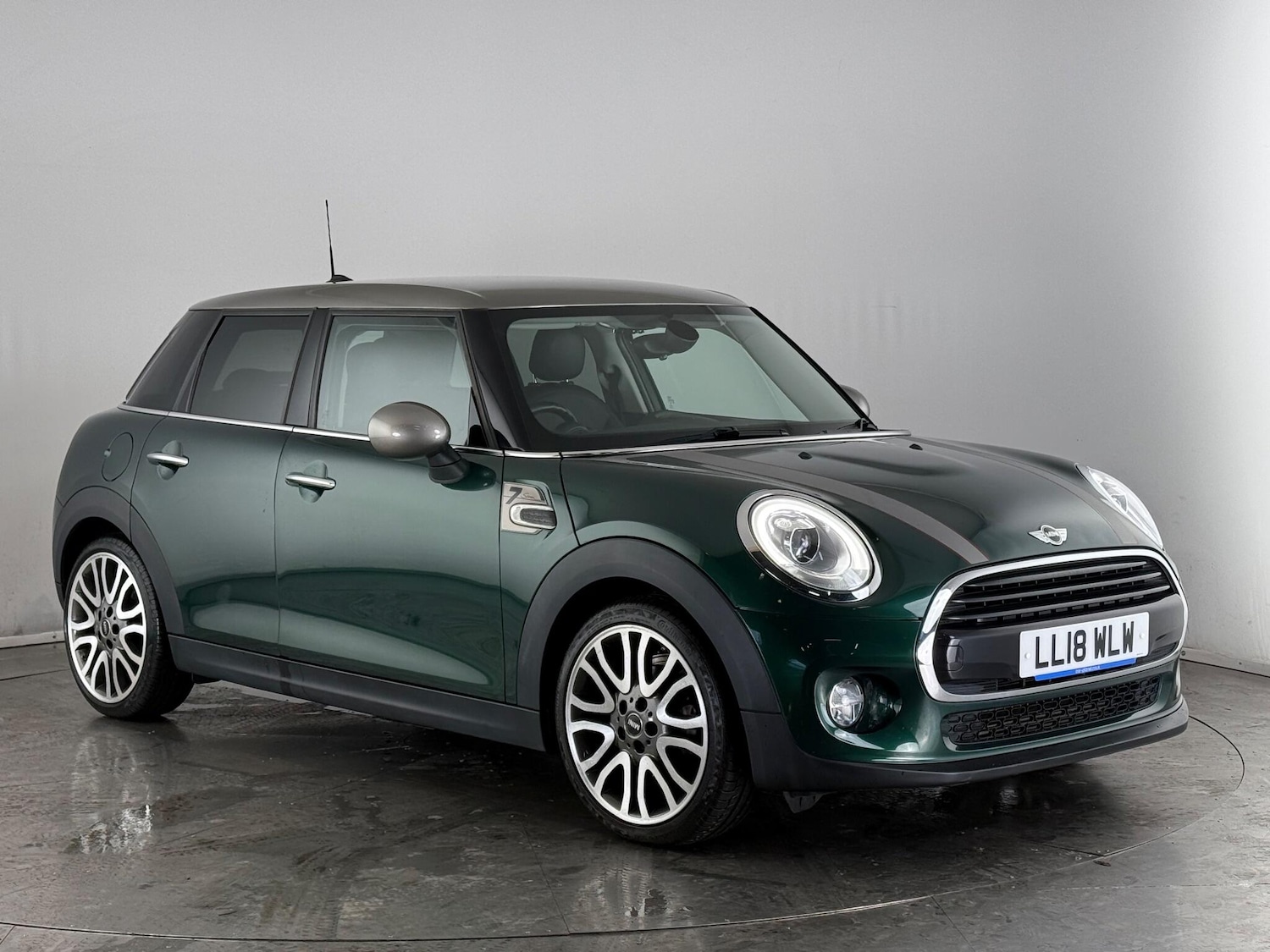 Used MINI Hatch 2018 for sale - 76468362: Photo 1
