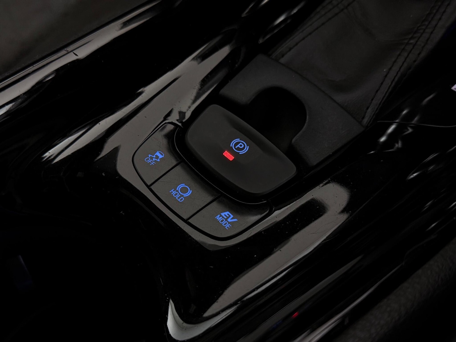 Used Toyota C-HR 2018 for sale - 77613103: Photo 32