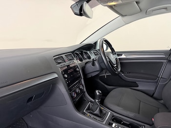 Used Volkswagen Golf 2019 for sale - 78977144: Photo