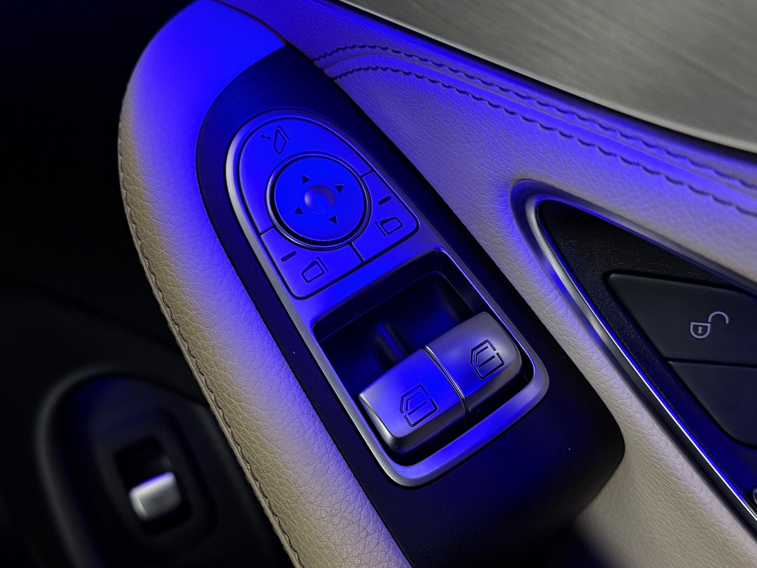 Used Mercedes-Benz C Class 2019 for sale - 76468428: Photo 38