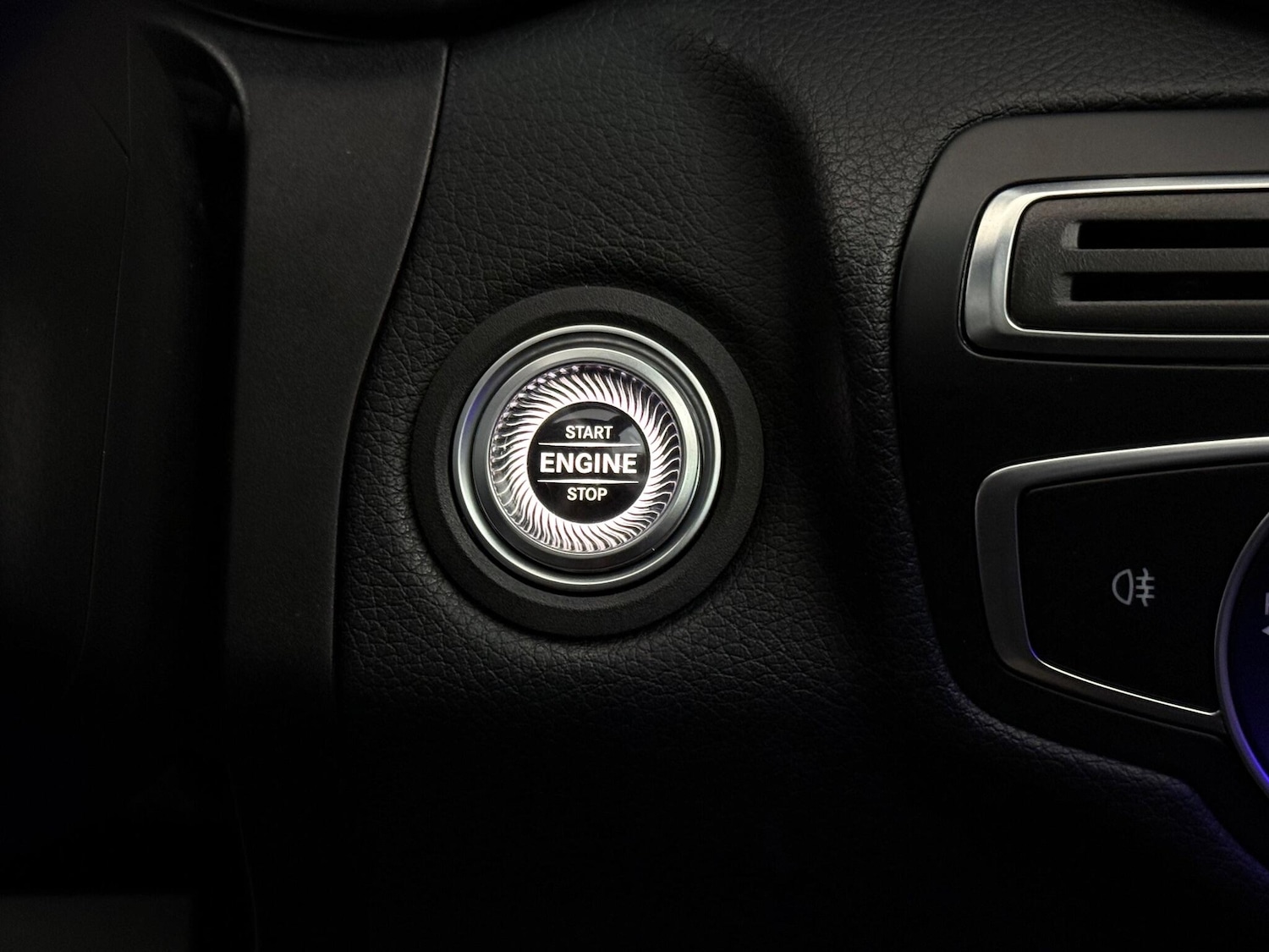 Used Mercedes-Benz C Class 2019 for sale - 76468428: Photo 40