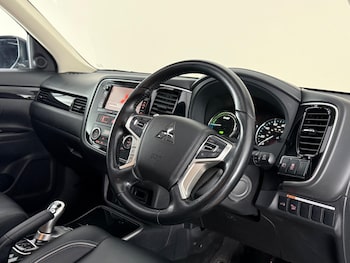 Used Mitsubishi Outlander 2016 for sale - 79133079: Photo