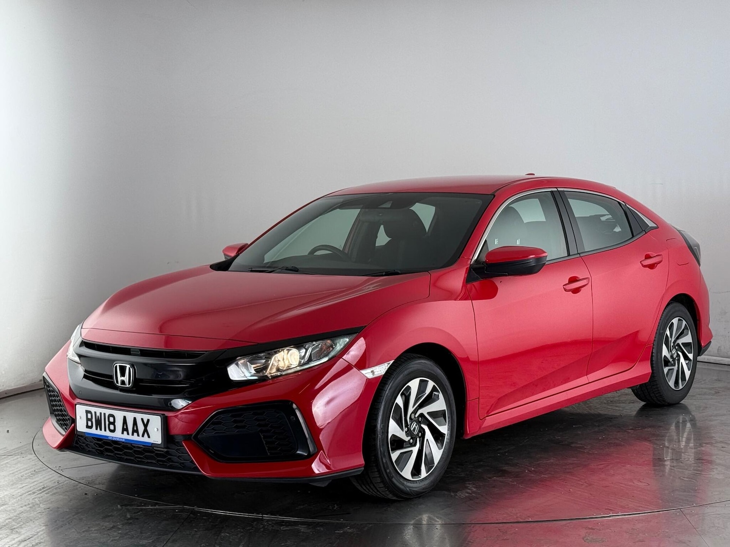 Used Honda Civic 2018 for sale - 77216788: Photo 2