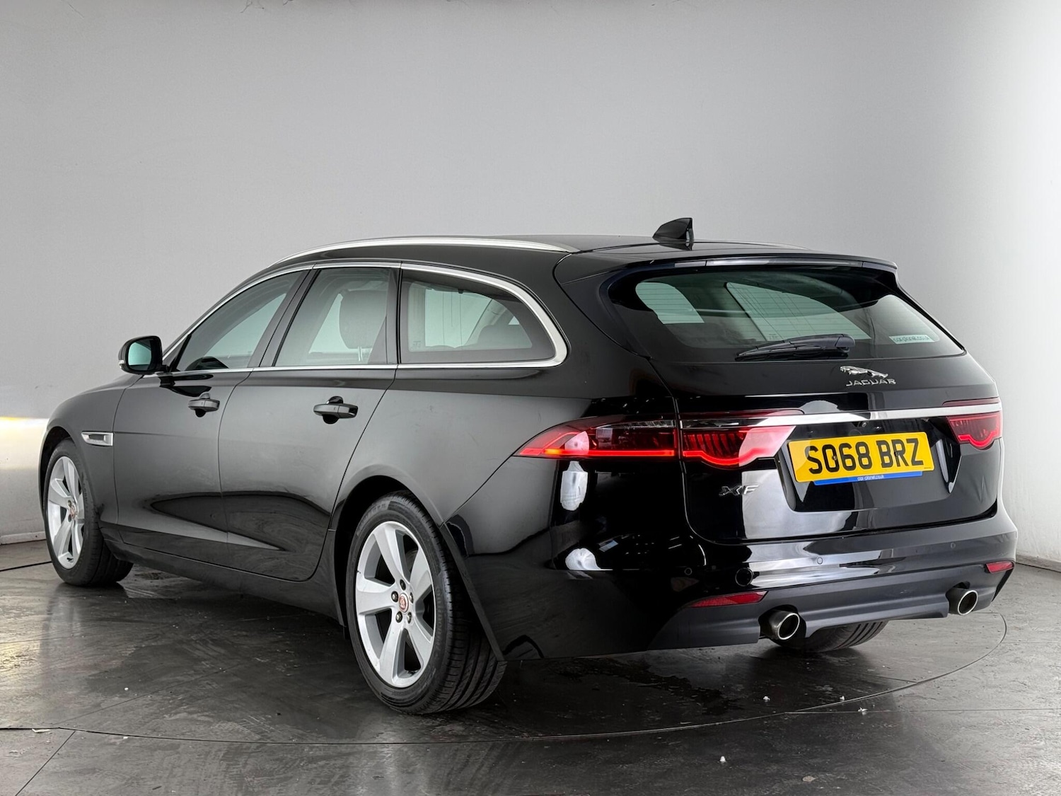 Used Jaguar XF 2019 for sale - 77744254: Photo 3