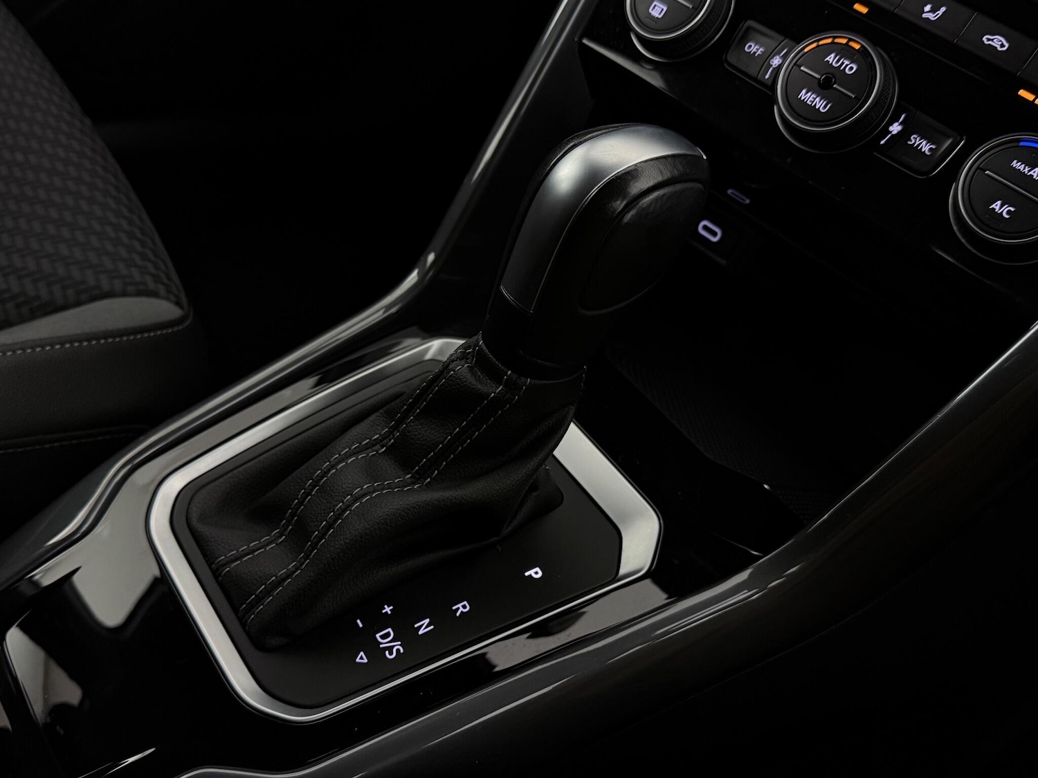 Used Volkswagen T-Roc 2021 for sale - 77221963: Photo 33