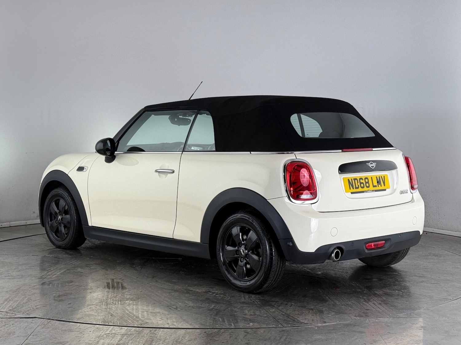 Used MINI Convertible 2018 for sale - 76468556: Photo 11