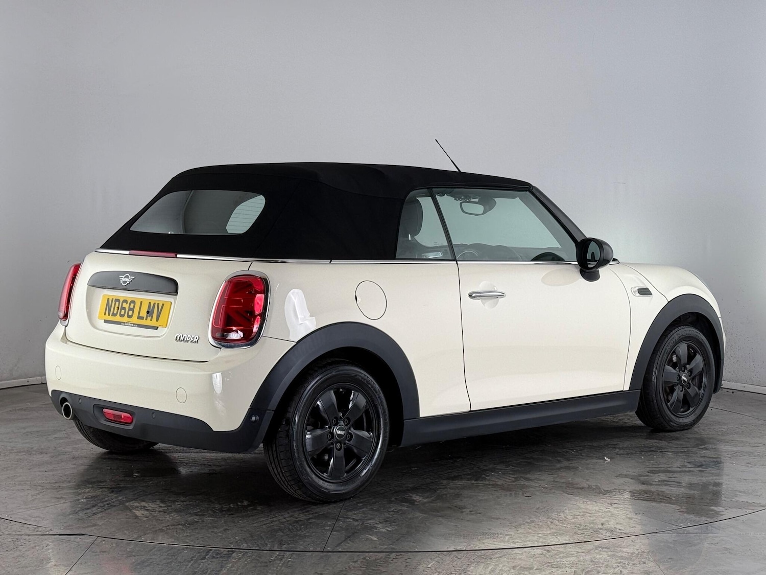 Used MINI Convertible 2018 for sale - 76468556: Photo 13