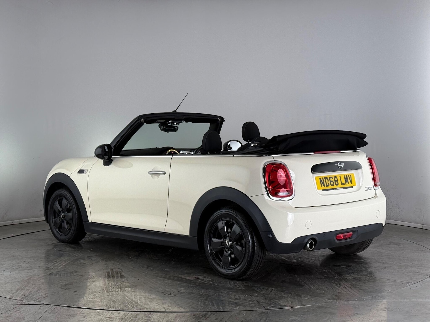Used MINI Convertible 2018 for sale - 76468556: Photo 5