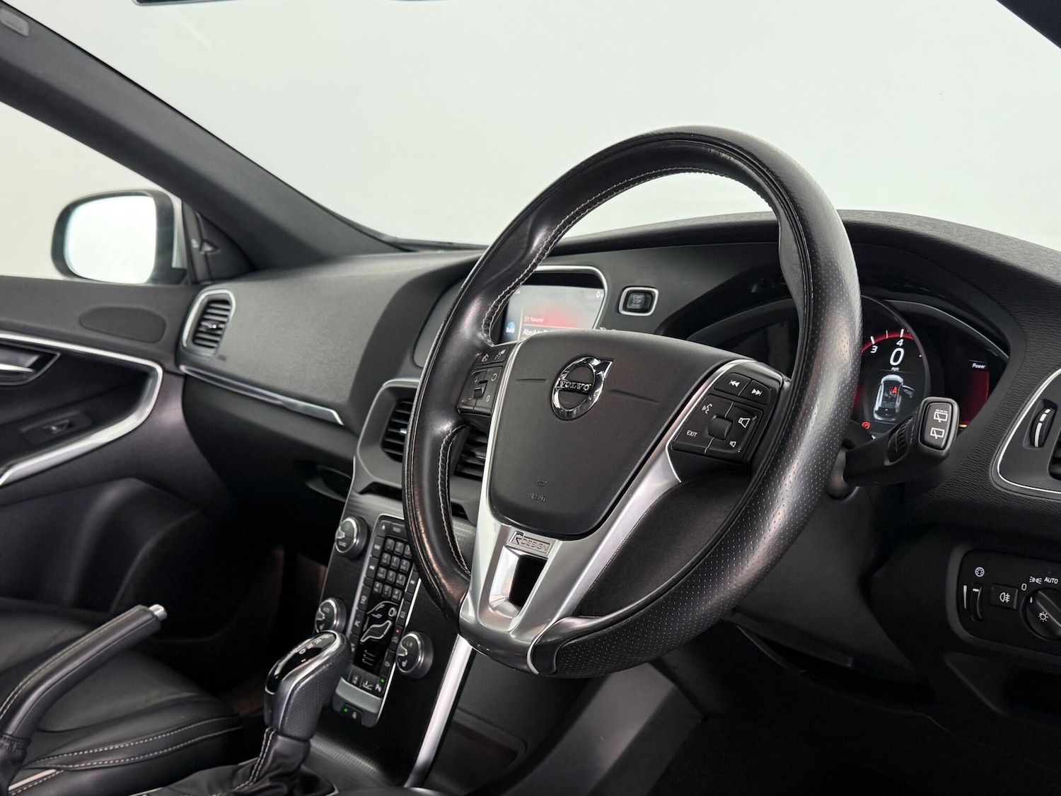 Used Volvo V40 2018 for sale - 77260044: Photo 16