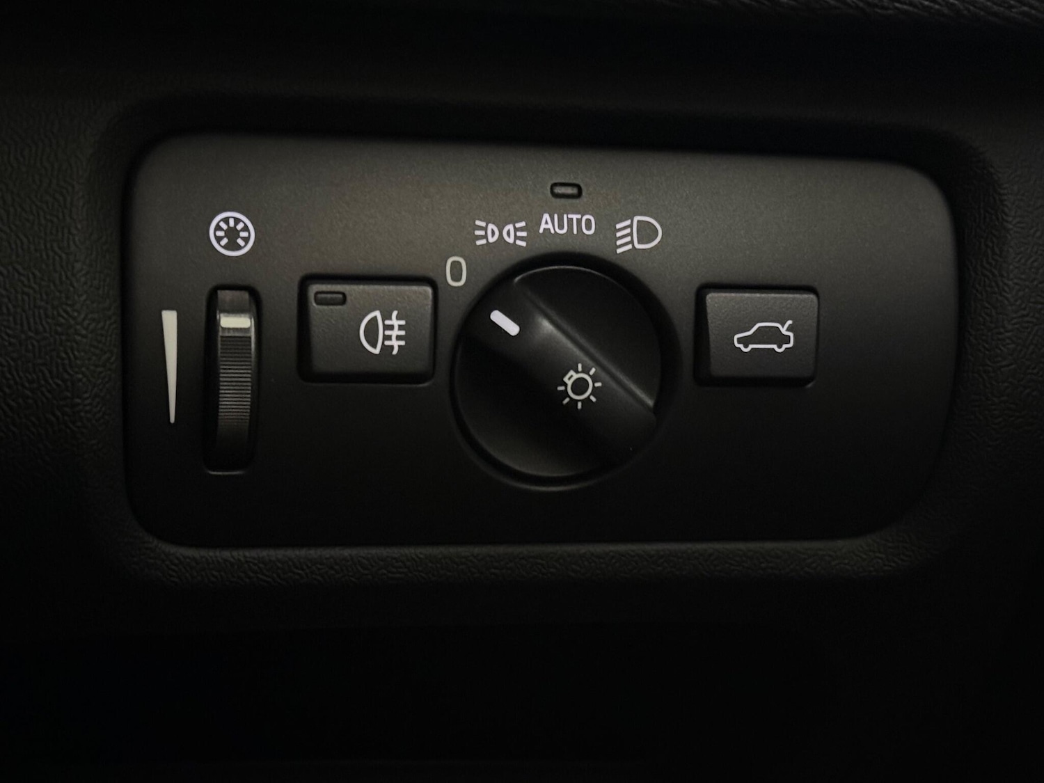 Used Volvo V40 2018 for sale - 77260044: Photo 29