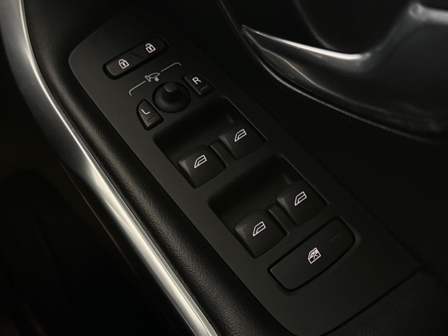 Used Volvo V40 2018 for sale - 77260044: Photo 30