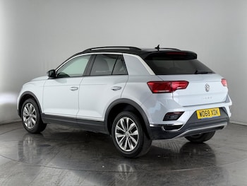 Used Volkswagen T-Roc 2019 for sale - 75648203: Photo