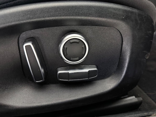 Used Jaguar XE 2020 for sale - 75758489: Photo 23