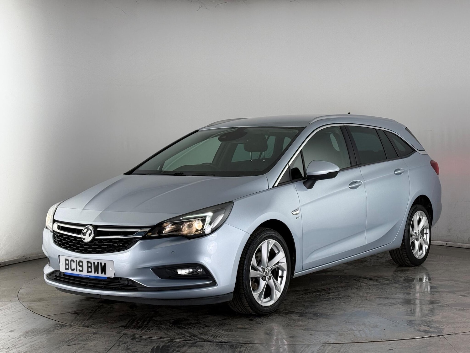Used Vauxhall Astra 2019 for sale - 77672088: Photo 2