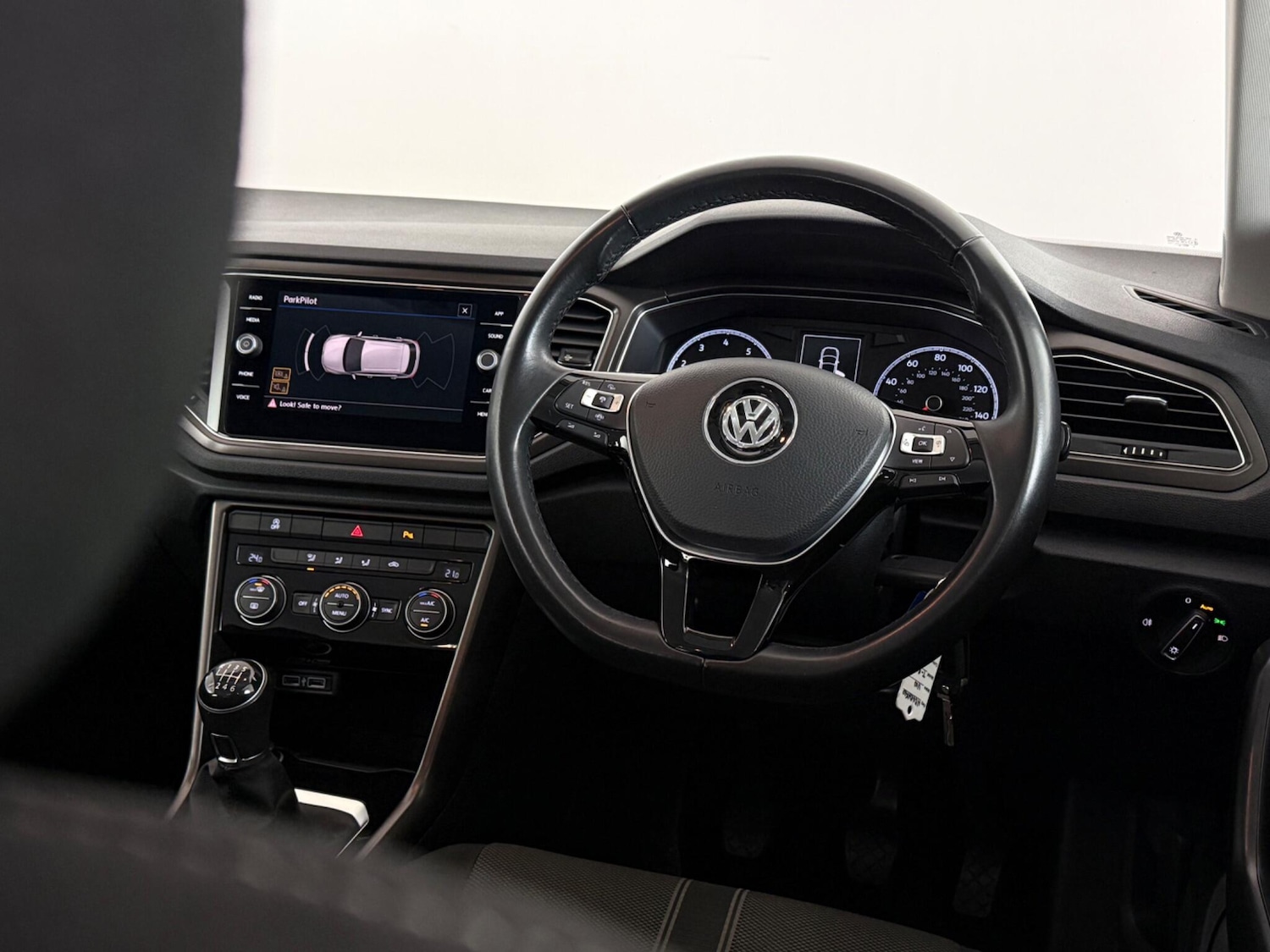 Used Volkswagen T-Roc 2018 for sale - 77626385: Photo 16