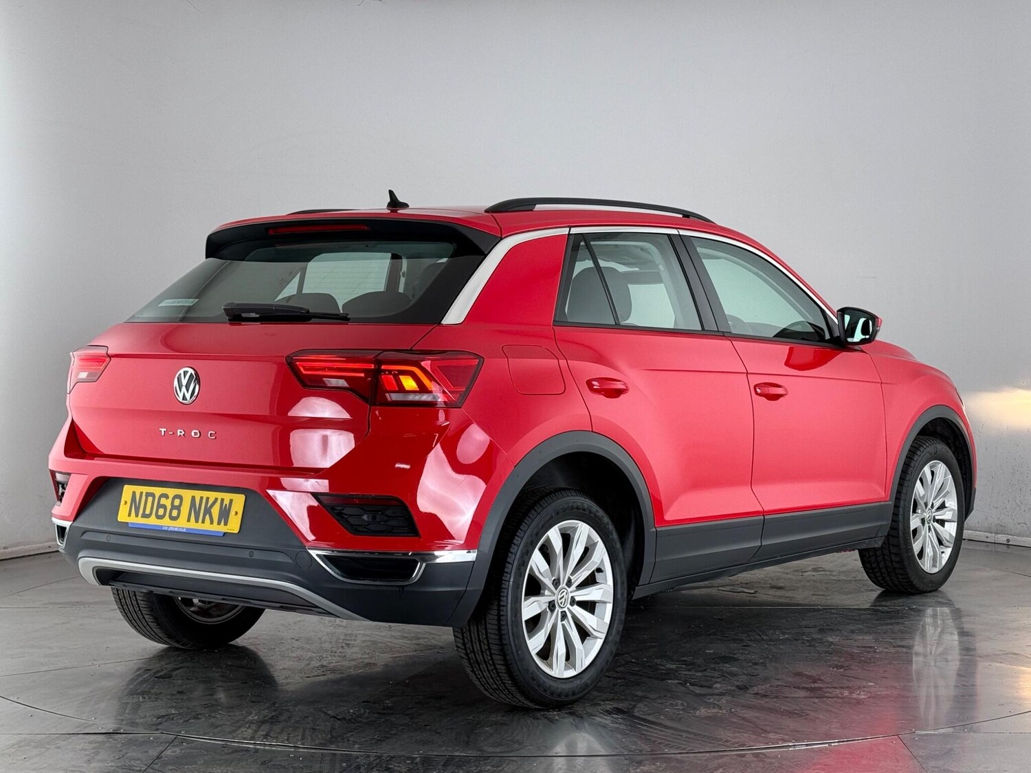 Used Volkswagen T-Roc 2018 for sale - 77626385: Photo 6