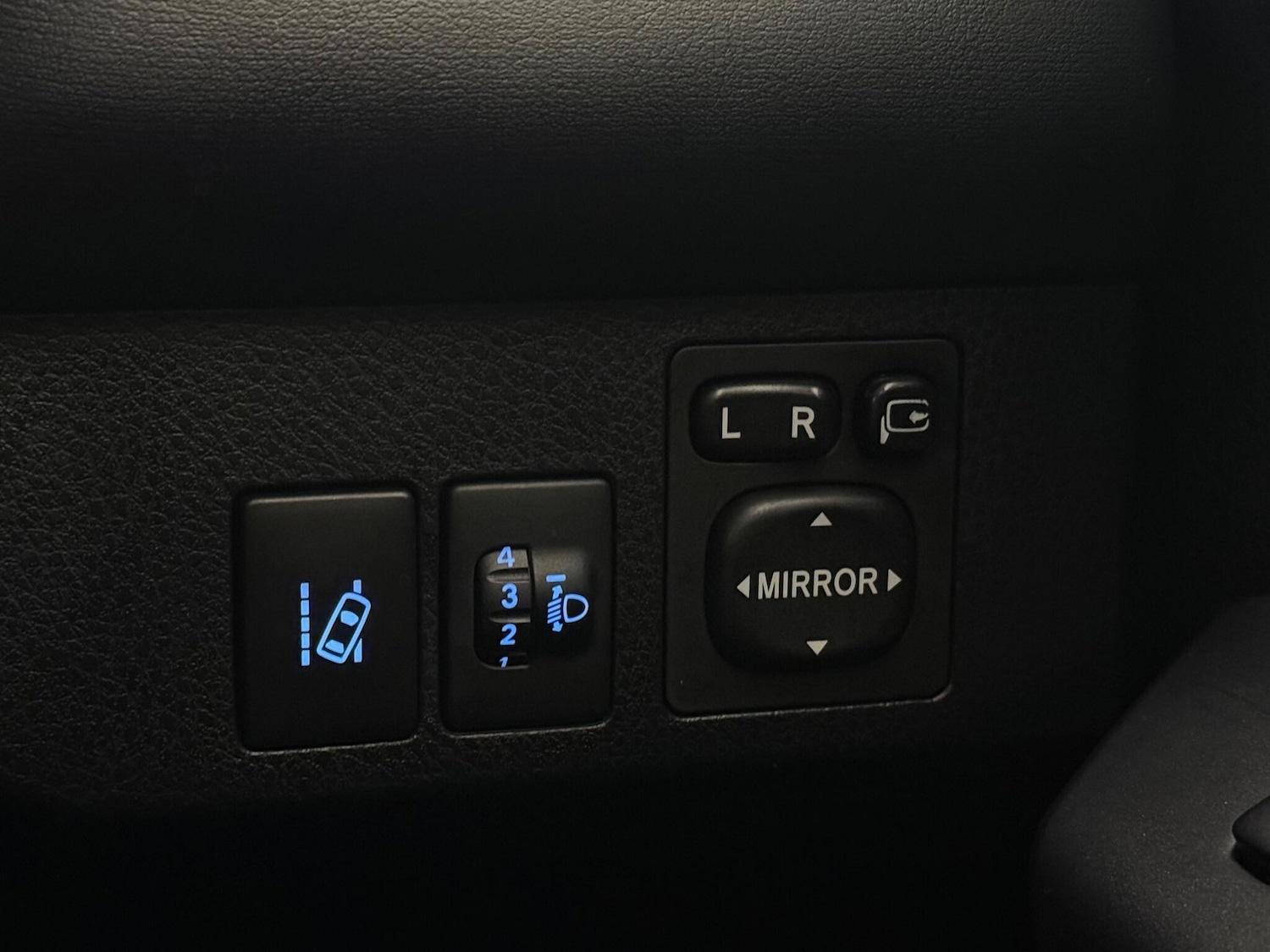 Used Toyota RAV4 2017 for sale - 77217117: Photo 22